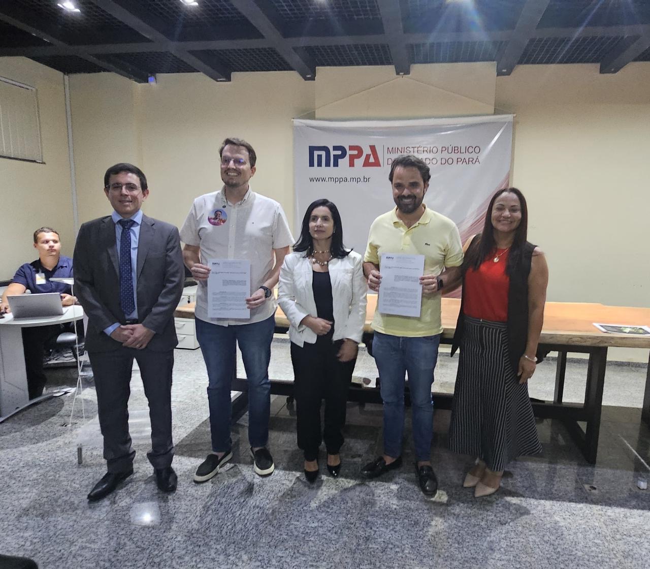 Chamonzinho se recusa a assinar Pacto pela Educação, enquanto Dirceu e Toni firmam compromisso